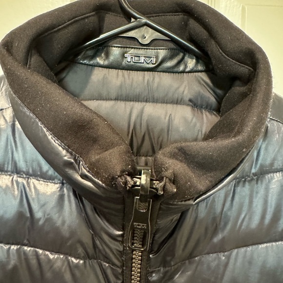 Tumi Reversible Puffer Vest Black/Blue Men Size Large - Picture 6 of 8